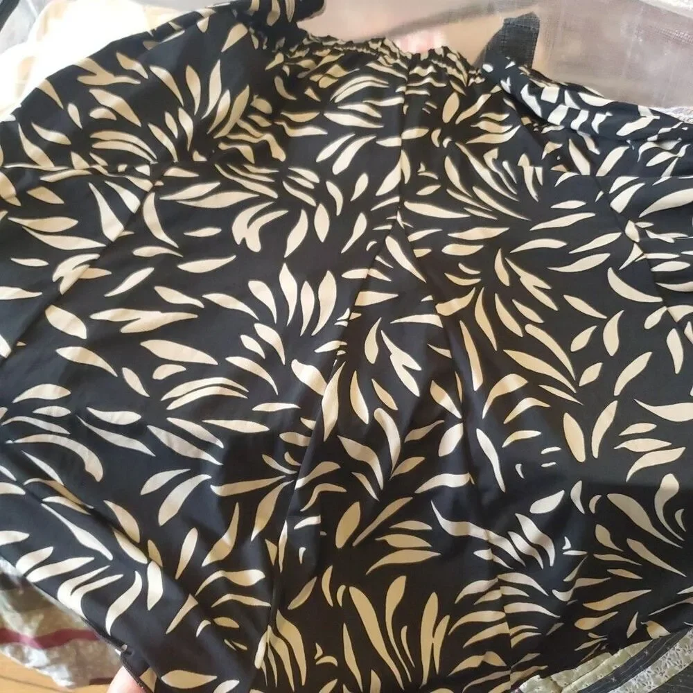 Chicos 3 Midi Skirt Leaves All Over Womens XL Black Assymetric Edges Chico's XL